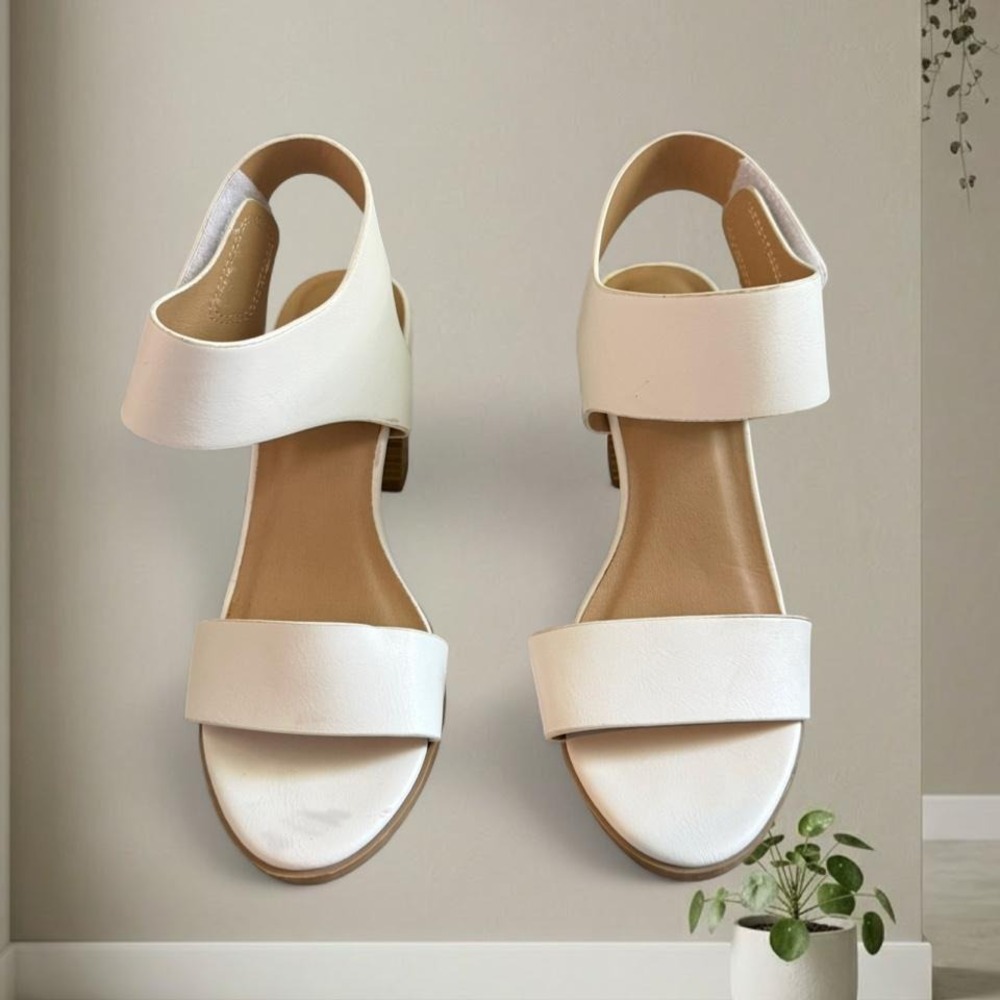 Gently used Velcro strap White leather block heel sandals #heels
